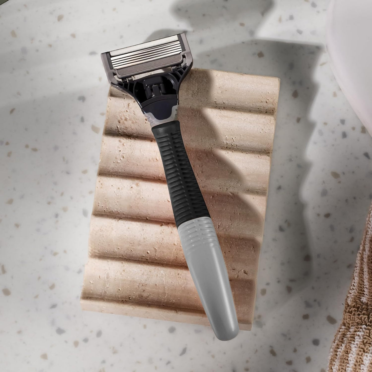 Harry's Original Shaving Kit for Men - Razor Handle, 3 Razor Blade Refills
